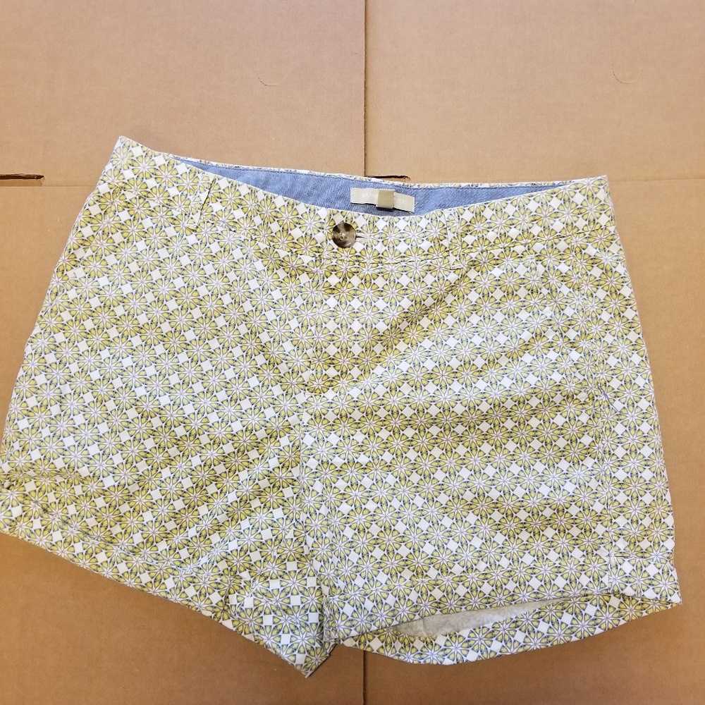 Banana Republic Olive and White Patterned Shorts
